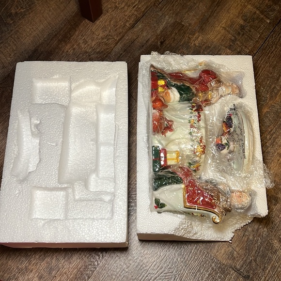 NIB Waterford Holiday Heirlooms Mr & Mrs Claus Candy Jar - Picture 14 of 16